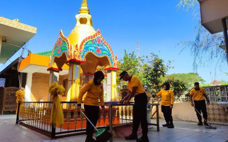 Bersih-Bersih Vihara Jadi Wujud Toleransi dan Kepedulian Polres Malang