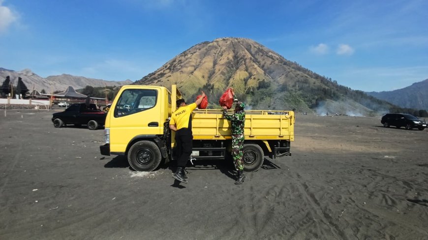 Polres Probolinggo Bergerak Jaga Kebersihan Kawasan Taman Nasional Bromo